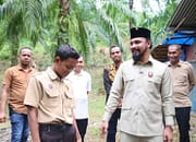 Tinggal Dirumah Anyaman Bambu, Harapan Muhammad Disapa Bupati Al- Farlaky