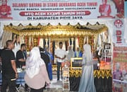 Stand Dekranasda Aceh Timur Dilirik Pengunjung MTQ Aceh di Pidie Jaya