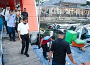 Mualem Panen Lobster di Keramba Nelayan Ulee Lheue