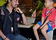 Bupati Al-Farlaky dan Senyum Anak Pengungsi