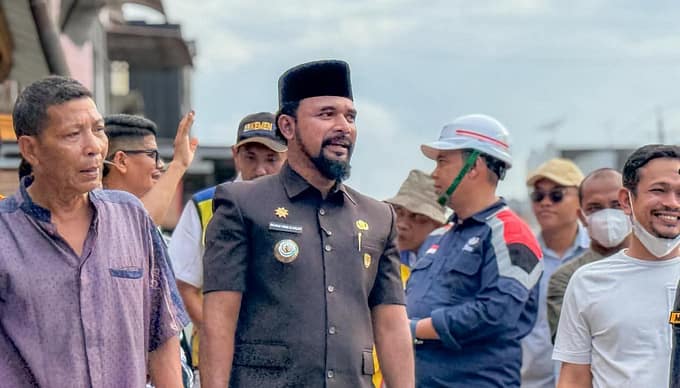 Janji Ditunaikan, Bupati Al-Farlaky Resmikan Jembatan Peureulak