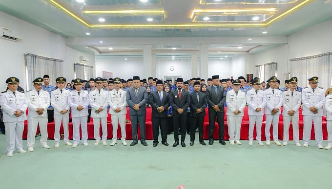 Penyegaran Birokrasi, Bupati Al- Farlaky Lantik 145 Pejabat Administrator dan Pengawas