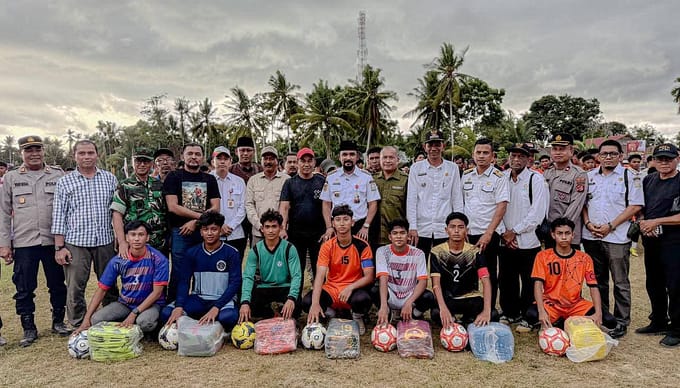 Dukung Bakat Muda, Bupati Al-Farlaky Kick Off Piala Pelajar di Simpang Ulim