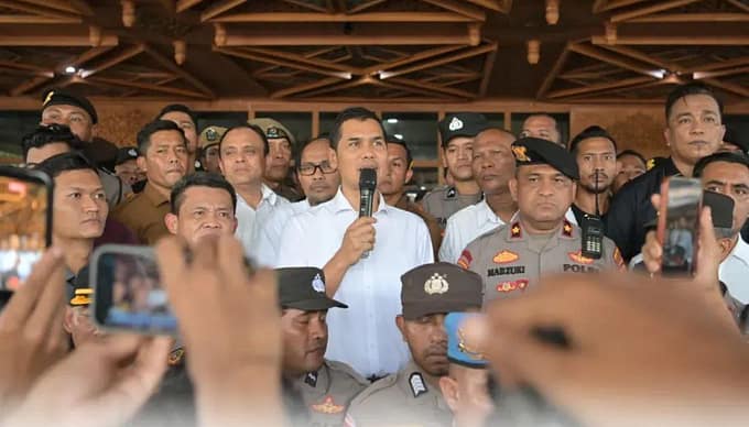 Temui Mahasiswa, Sekda Aceh : Pergub JKA Tidak Kurangi Hak Masyarakat Kurang Mampu Untuk Berobat