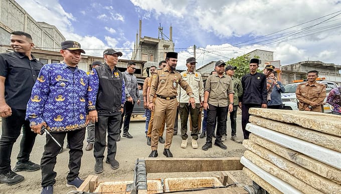 Realisasikan Janji Kampanye, Bupati Al-Farlaky Resmikan Jalan Alue Ie Mirah – Kuta Binje