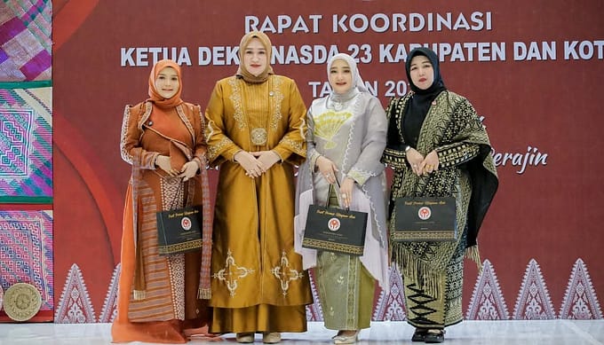 Ny. Lismawani Al Farlaky Dinobatkan Ketua Dekranasda Teraktif Se- Aceh