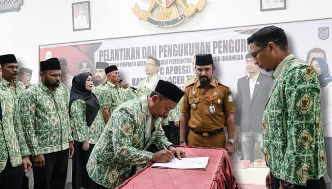 Bupati Al- Farlaky Kukuhkan Pengurus DPC APDESI Aceh Timur 2026-2031