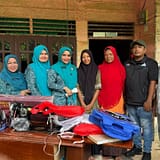 Ketua TP PKK Bantu Mesin Jahit kepada Siswi Kurang Mampu