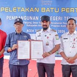 Resmikan Pembangunan SDN Teumpeun Bersama Kompas, Bupati Al-Farlaky: Ini Investasi Generasi